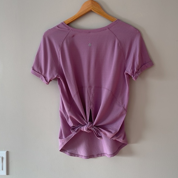 Lululemon Open Up Tie Back Tee. Size 6 - Picture 6 of 9